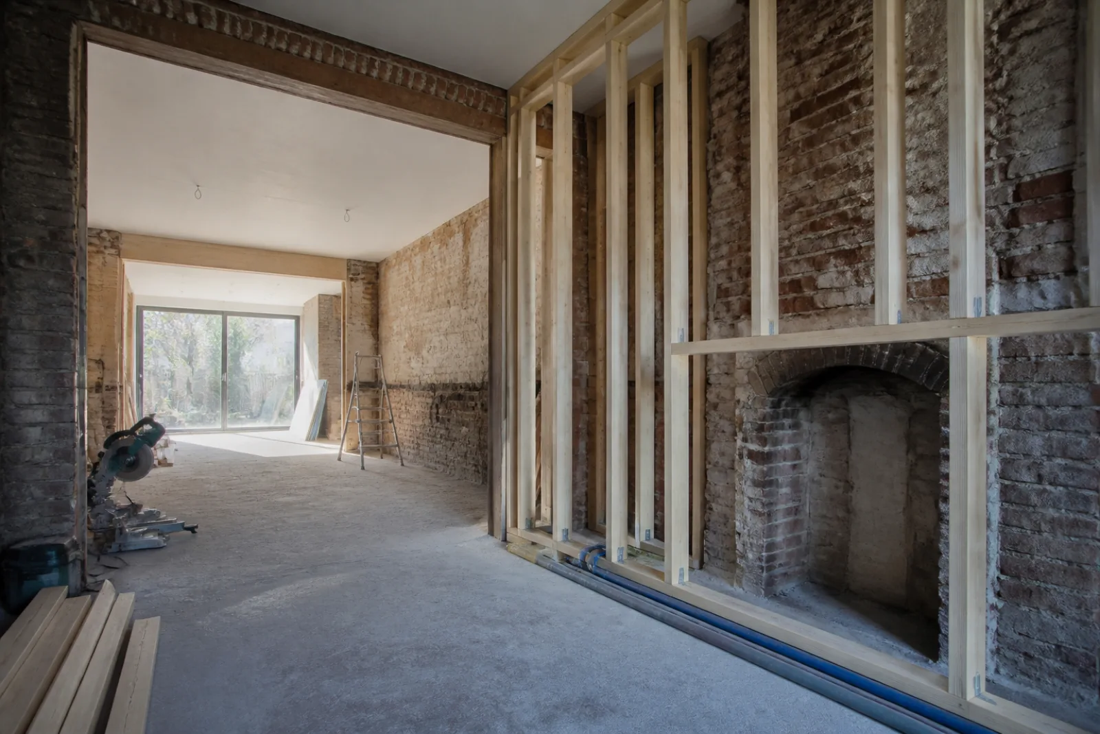 Woninginterieur tijdens een verbouwing waarvoor splitsingsvergunning nodig kan zijn